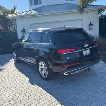 Photos of 2021 Audi Q7 55 Premium Plus for sale in Gurnee, IL at CarWise Gurnee
