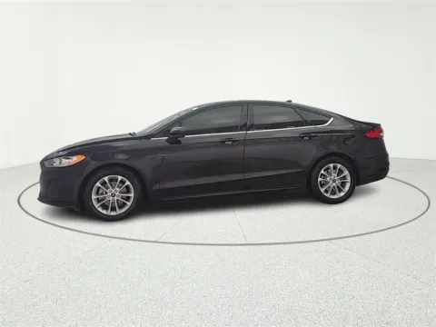 More photos of 2019 Ford Fusion SE at CarWise Gurnee, IL