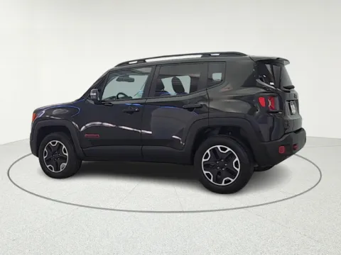 More photos of 2016 Jeep Renegade Trailhawk at CarWise Gurnee, IL