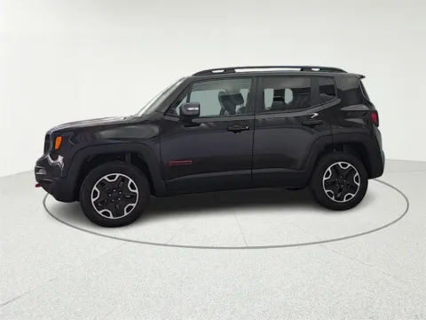 More photos of 2016 Jeep Renegade Trailhawk at CarWise Gurnee, IL