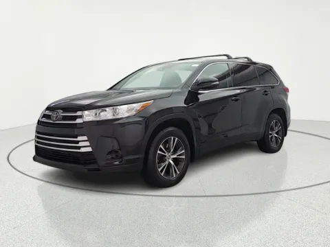 Another view of 2019 Toyota Highlander LE for sale in Gurnee, IL at CarWise Gurnee