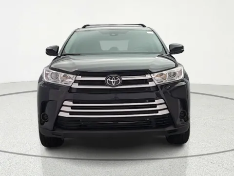 Photos of 2019 Toyota Highlander LE for sale in Gurnee, IL at CarWise Gurnee
