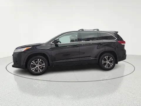 More photos of 2019 Toyota Highlander LE at CarWise Gurnee, IL