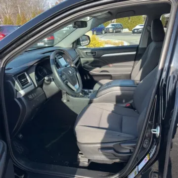 Another view of 2019 Toyota Highlander LE for sale in Gurnee, IL at CarWise Gurnee