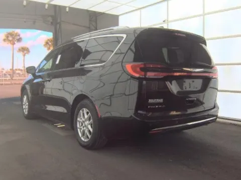 Photos of 2021 Chrysler Pacifica Touring L for sale in Gurnee, IL at CarWise Gurnee