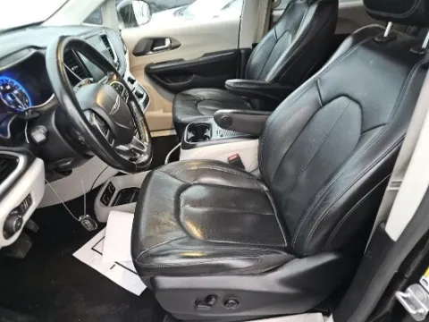 Another view of 2021 Chrysler Pacifica Touring L for sale in Gurnee, IL at CarWise Gurnee