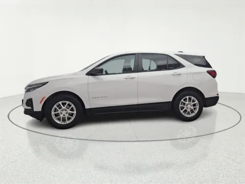 More photos of 2022 Chevrolet Equinox LS at CarWise Gurnee, IL