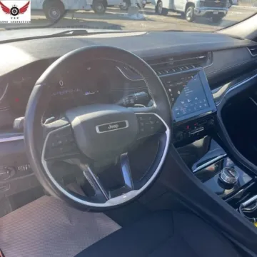 Photos of 2022 Jeep Grand Cherokee L Laredo for sale in Gurnee, IL at CarWise Gurnee