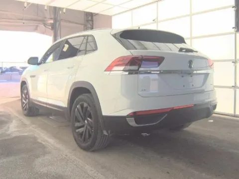 Photos of 2021 Volkswagen Atlas Cross Sport 2.0T SE w/Technology for sale in Gurnee, IL at CarWise Gurnee