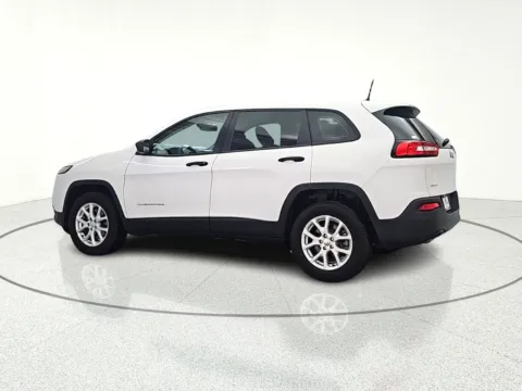 More photos of 2017 Jeep Cherokee Sport at CarWise Gurnee, IL