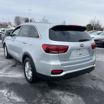 Photos of 2019 Kia Sorento LX for sale in Gurnee, IL at CarWise Gurnee