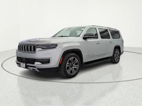 More photos of 2023 Jeep Wagoneer L Series II at CarWise Gurnee, IL