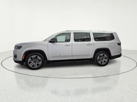 More photos of 2023 Jeep Wagoneer L Series II at CarWise Gurnee, IL