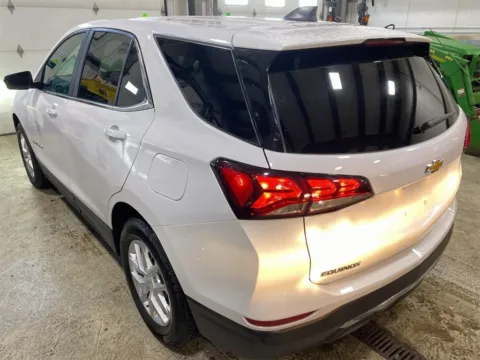 Photos of 2022 Chevrolet Equinox LT for sale in Gurnee, IL at CarWise Gurnee