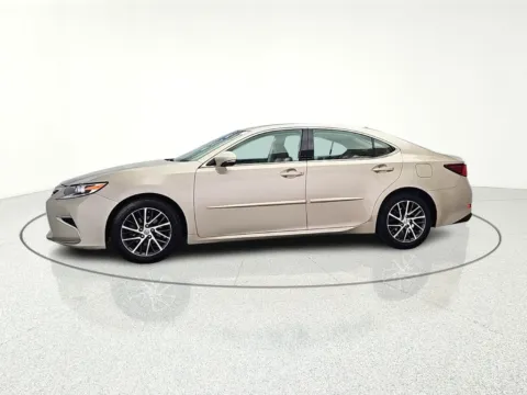 More photos of 2016 Lexus ES 350 at CarWise Gurnee, IL