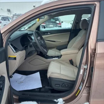 Another view of 2016 Hyundai Tucson SE for sale in Gurnee, IL at CarWise Gurnee