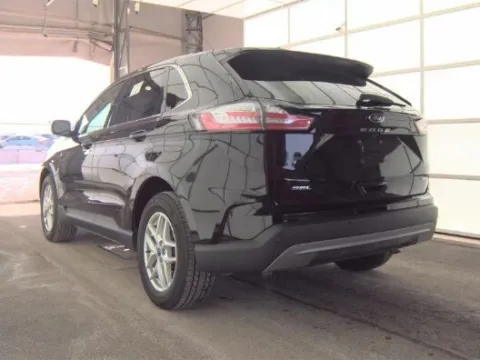 Photos of 2022 Ford Edge SEL for sale in Gurnee, IL at CarWise Gurnee