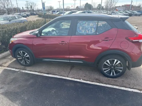 Photos of 2019 Nissan Kicks SR for sale in Gurnee, IL at CarWise Gurnee