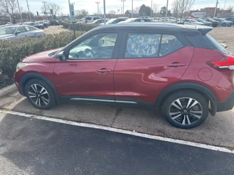 Photos of 2019 Nissan Kicks SR for sale in Gurnee, IL at CarWise Gurnee