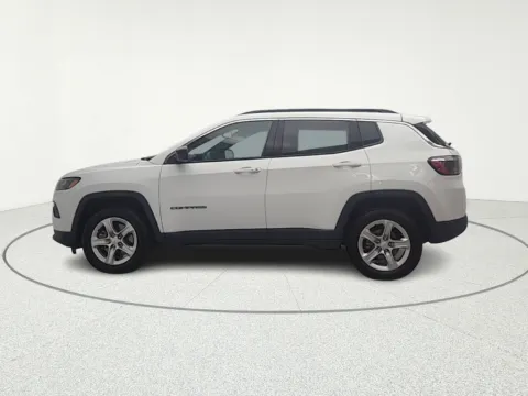 More photos of 2023 Jeep Compass Latitude at CarWise Gurnee, IL