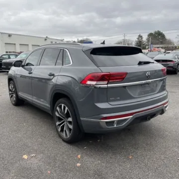 Photos of 2021 Volkswagen Atlas Cross Sport 3.6L V6 SEL Premium R-Line for sale in Gurnee, IL at CarWise Gurnee