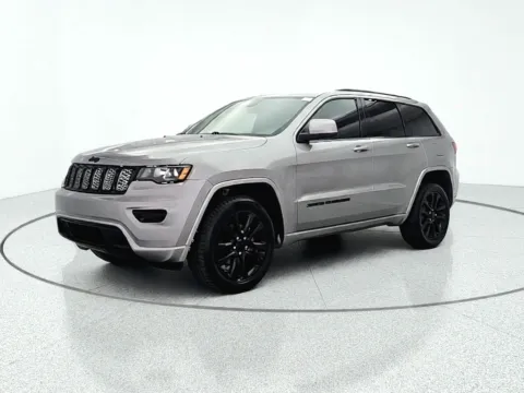 More photos of 2018 Jeep Grand Cherokee Altitude at CarWise Gurnee, IL