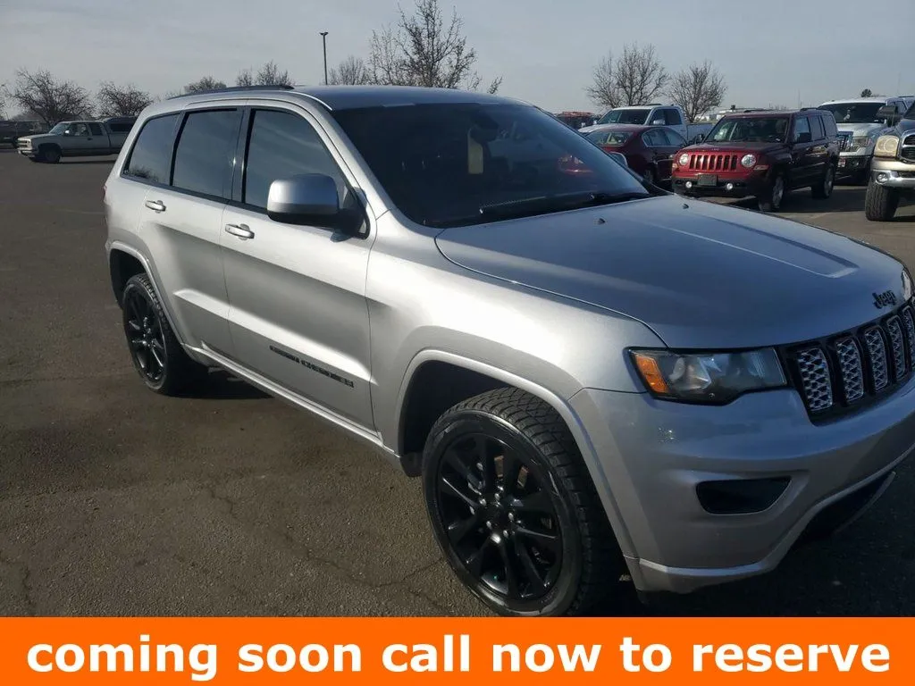 Silver 2018 Jeep Grand Cherokee Altitude for sale in Gurnee, IL
