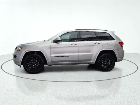 More photos of 2018 Jeep Grand Cherokee Altitude at CarWise Gurnee, IL