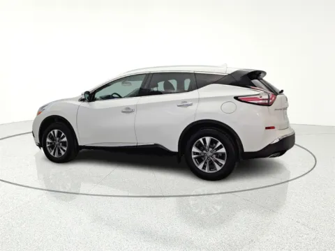More photos of 2017 Nissan Murano SL at CarWise Gurnee, IL