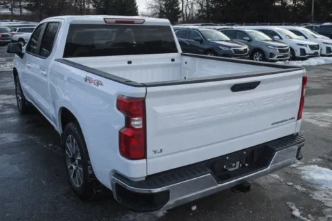 Photos of 2022 Chevrolet Silverado 1500 LT for sale in Gurnee, IL at CarWise Gurnee