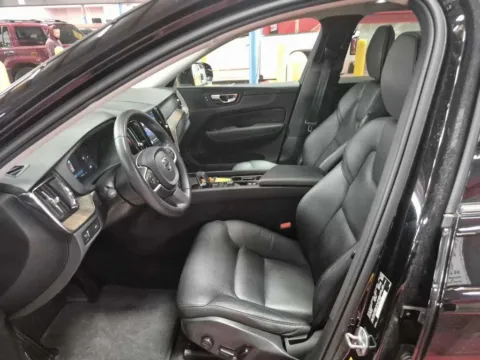 Another view of 2022 Volvo XC60 B5 Momentum for sale in Gurnee, IL at CarWise Gurnee