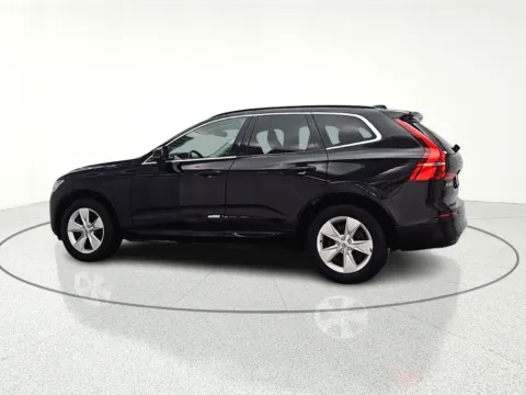 More photos of 2022 Volvo XC60 B5 Momentum at CarWise Gurnee, IL