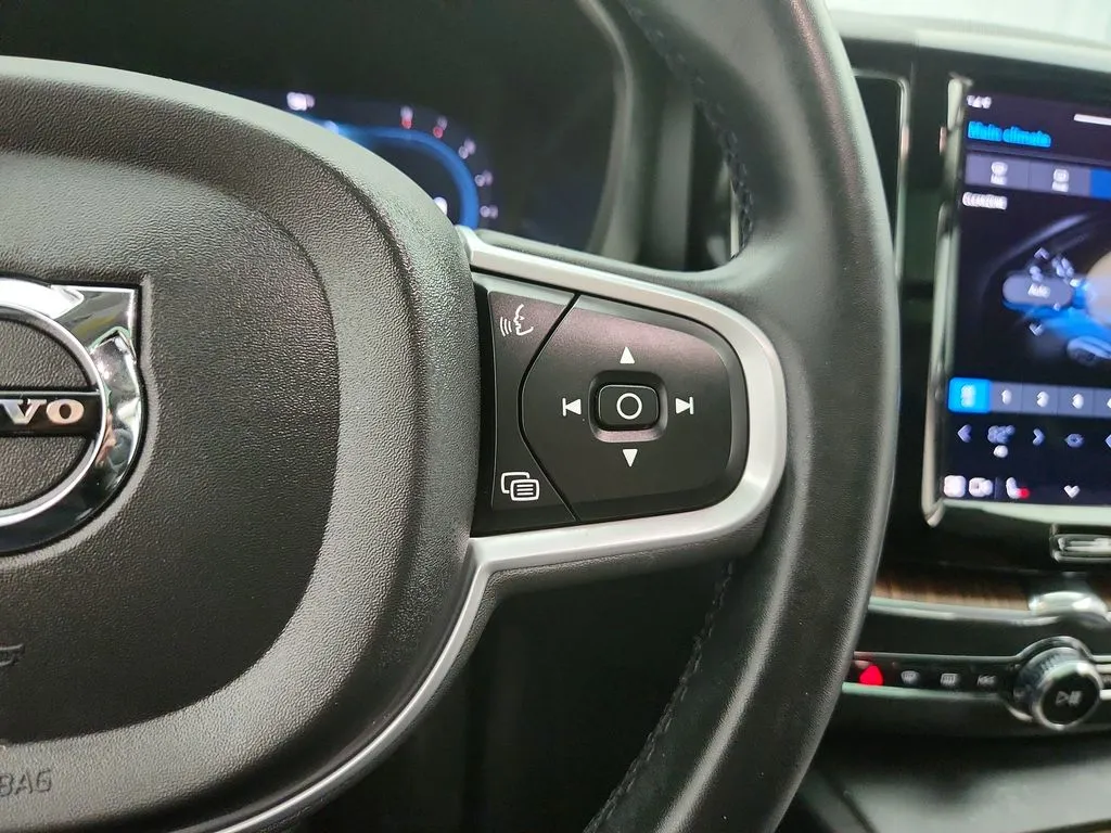 2022 Volvo XC60 Momentum - Photo 25