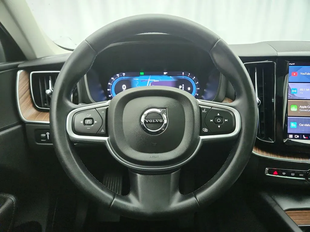 2022 Volvo XC60 Momentum - Photo 16
