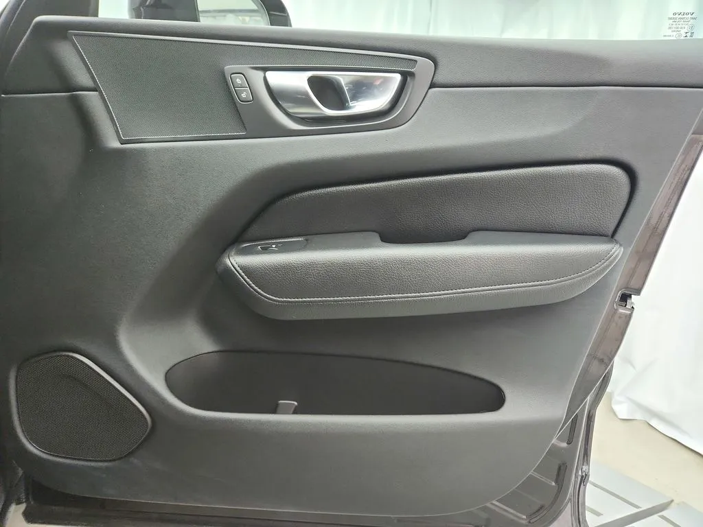 2022 Volvo XC60 Momentum - Photo 33