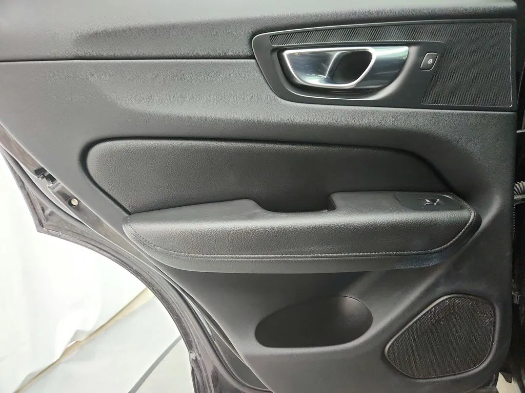 2022 Volvo XC60 Momentum - Photo 30