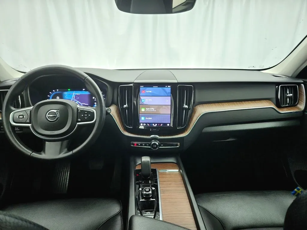 2022 Volvo XC60 Momentum - Photo 17
