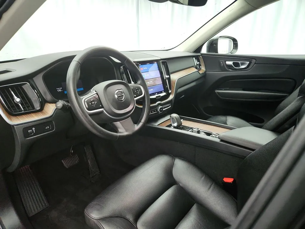 2022 Volvo XC60 Momentum - Photo 11