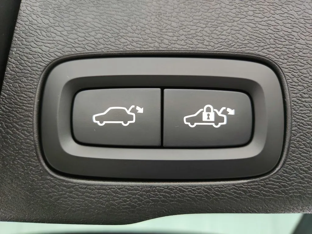 2022 Volvo XC60 Momentum - Photo 37