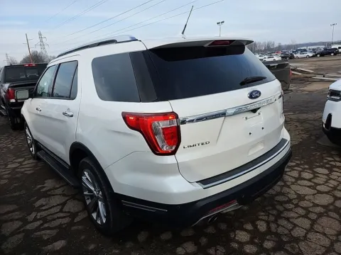Photos of 2019 Ford Explorer Limited for sale in Gurnee, IL at CarWise Gurnee