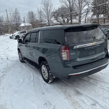 Photos of 2021 Chevrolet Suburban LT for sale in Gurnee, IL at CarWise Gurnee