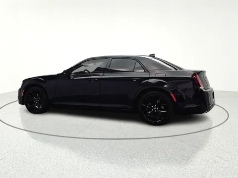 More photos of 2021 Chrysler 300 S at CarWise Gurnee, IL