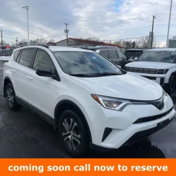 White 2018 Toyota RAV4 LE for sale in Gurnee, IL