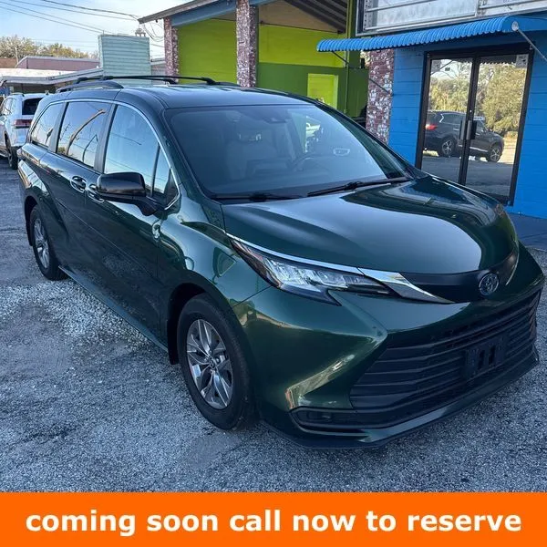 2022 Toyota Sienna LE