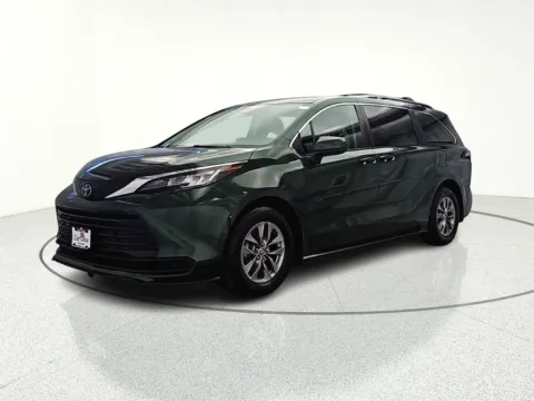Another view of 2022 Toyota Sienna LE for sale in Gurnee, IL at CarWise Gurnee