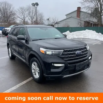 Black 2023 Ford Explorer XLT for sale in Gurnee, IL