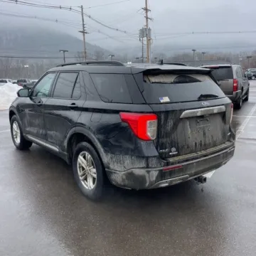 Photos of 2023 Ford Explorer XLT for sale in Gurnee, IL at CarWise Gurnee