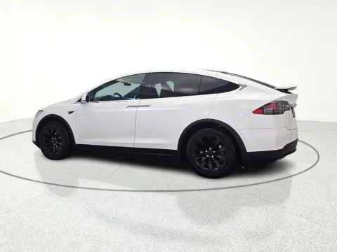 More photos of 2020 Tesla Model X Long Range at CarWise Gurnee, IL