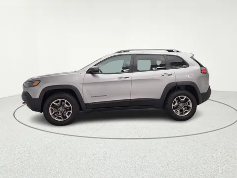 More photos of 2019 Jeep Cherokee Trailhawk at CarWise Gurnee, IL