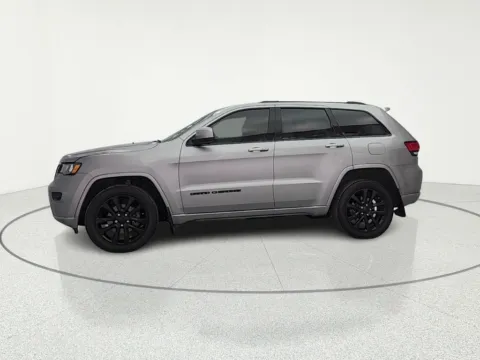 More photos of 2020 Jeep Grand Cherokee Altitude at CarWise Gurnee, IL